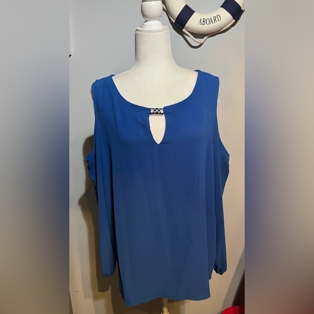 PREMISE-WOMEN’S Cold Shoulder Top